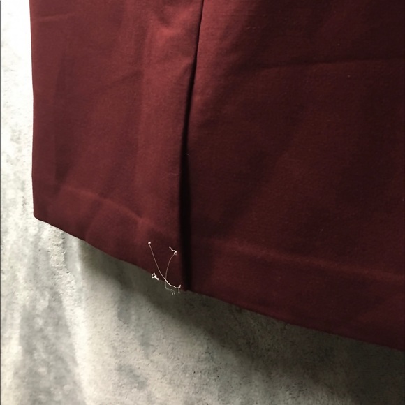 NWT Ann Taylor Burgundy Pencil Skirt Womens Size 0 - Picture 4 of 4